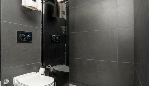 Studio with Spa Bath