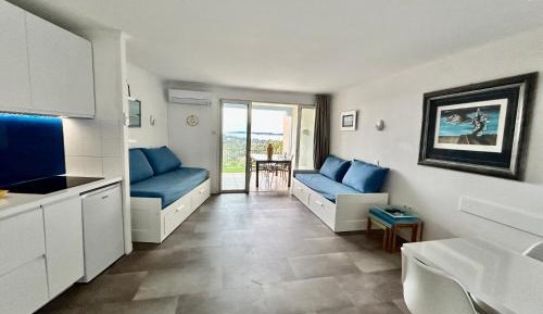 One-Bedroom Apartment with Bay View