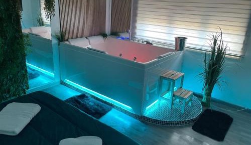 Deluxe Suite with Spa Bath
