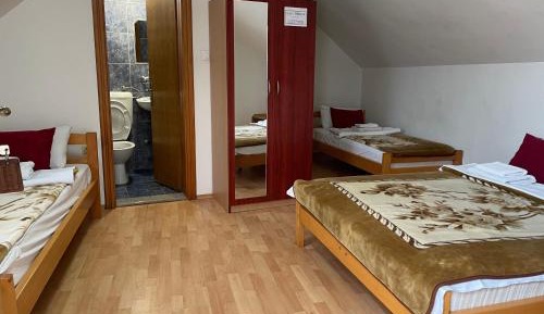 Quadruple Room with Private Bathroom