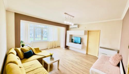 Two-Bedroom Deluxe Apartment with Garden View