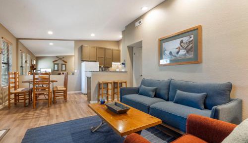 Apartment with Mountain View