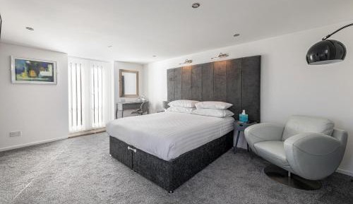 Deluxe King Room