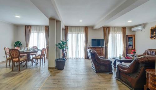 Deluxe Two-Bedroom Apartment