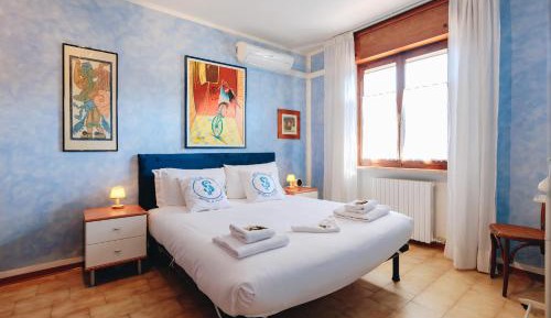 Deluxe One-Bedroom Apartment