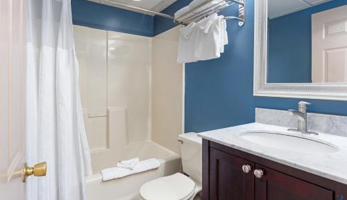 Deluxe Double Room with Side Sea View
