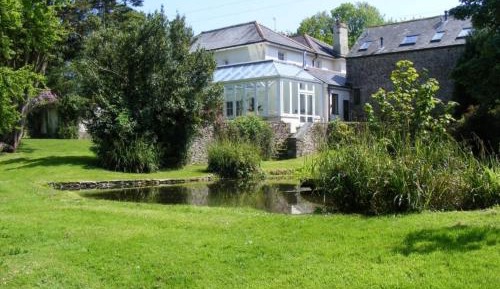 Seven-Bedroom House