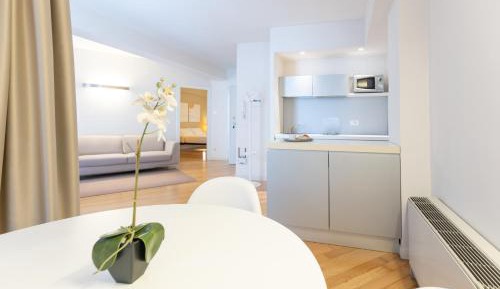 Deluxe Apartment with Balcony