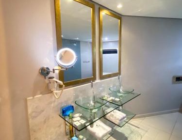 Deluxe Suite with Spa Bath