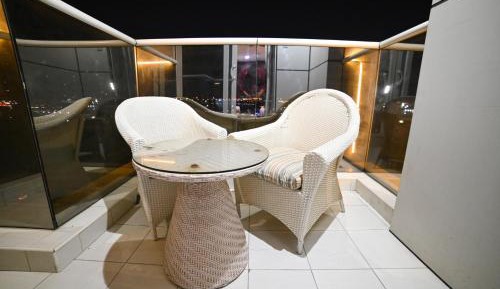 Deluxe Balcony King