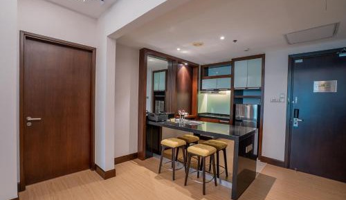 One-Bedroom Suite with Exclusive Residences Lounge Access