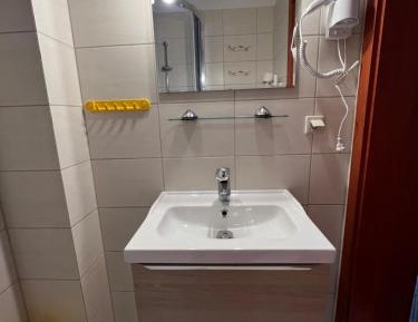 Quadruple Room with Private Bathroom