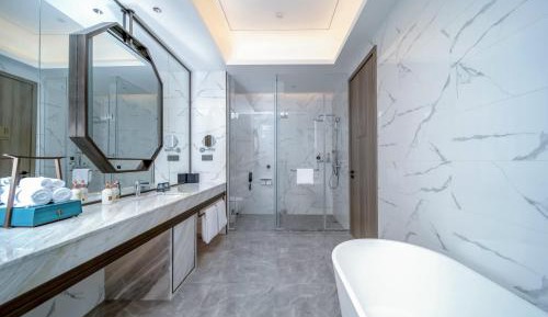 Premium King Room with Bathtub