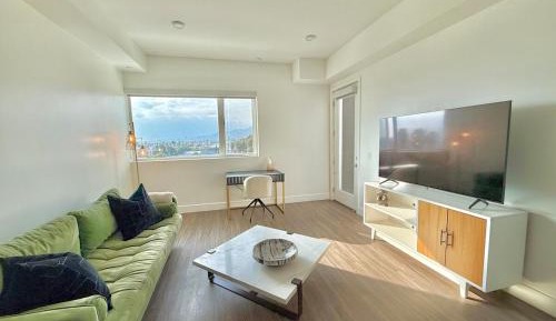 One-Bedroom Apartment with Balcony and City View