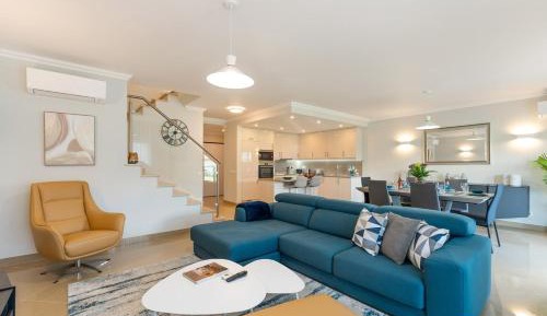 Four-Bedroom Deluxe Apartment