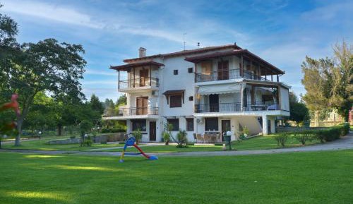 Apartment with Garden View