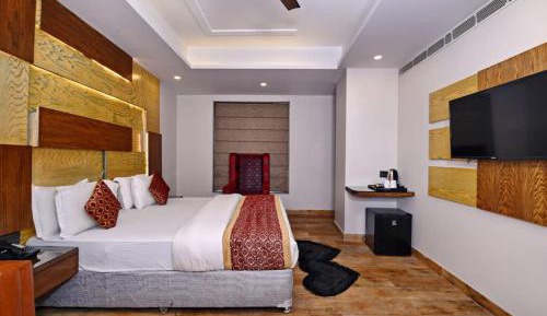 Suite with Hot Tub