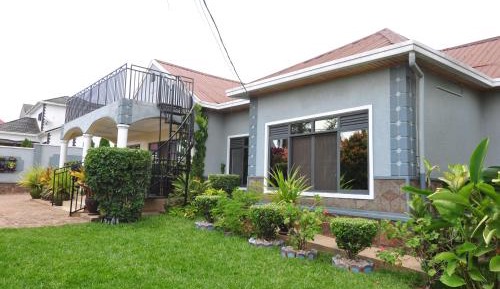 Villa with Garden View