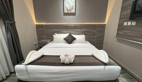 Deluxe Double Room (2 Adults + 1 Child)