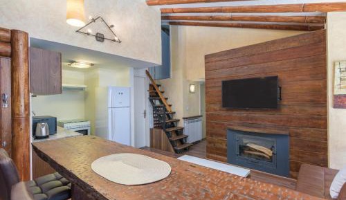 Three-Bedroom Apartment with Balcony
