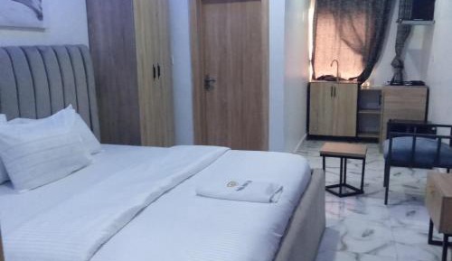 Deluxe Studio