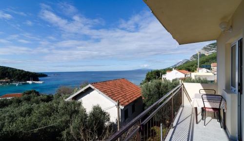 Two-Bedroom Apartment with Balcony and Sea View