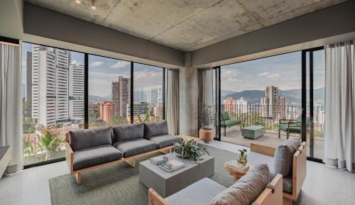 Penthouse  with Terrace and Bath Tub
