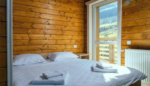 Double or Twin Room with Mountain View