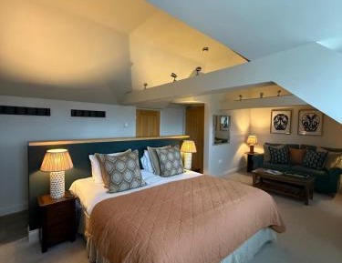 Deluxe King Suite