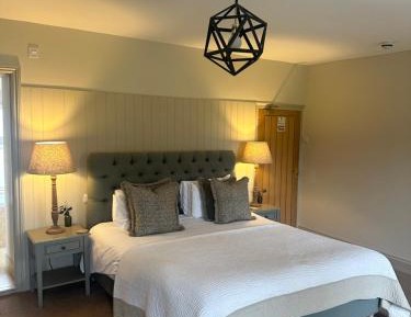 Deluxe King Suite