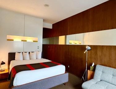 Deluxe Room with Private Bathroom