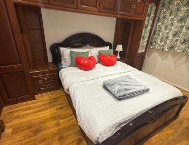 Deluxe Double Room (1 adult + 1 child)
