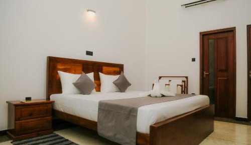 Deluxe Double Room (2 Adults + 1 Child)