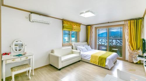 Room #1258294204