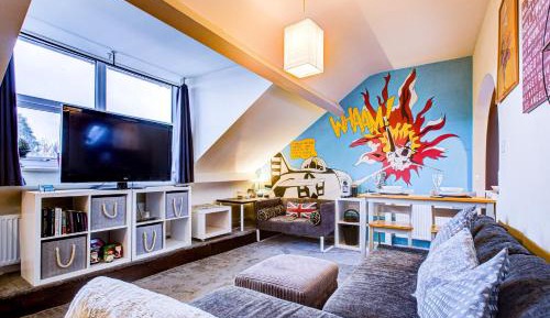 Deluxe One-Bedroom Apartment with Garden View