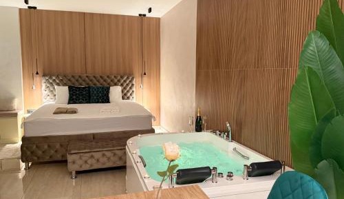 Studio with Spa Bath