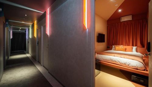 Double Room Orange with Shared Bathroom