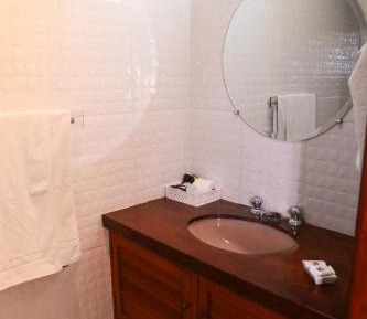 Deluxe Queen Suite