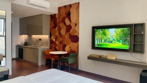 Queen Room with Garden View