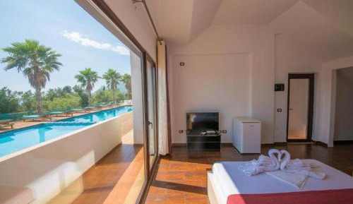 Triple Room with Sea View