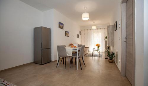 One-Bedroom Apartment with Balcony