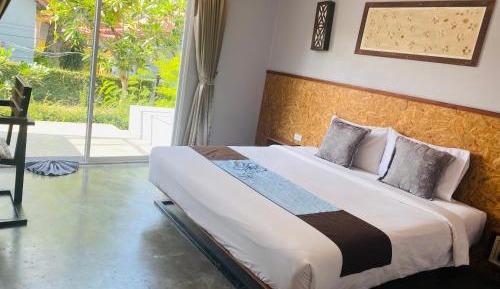 Deluxe Double Room with Patio and Garden View