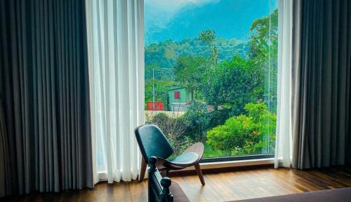 Family Room with Mountain View