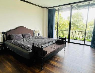 Family Room with Garden View