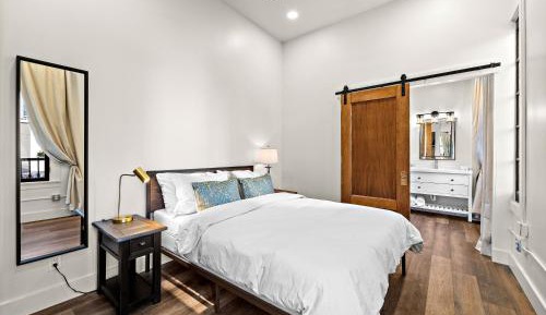 Deluxe King Suite