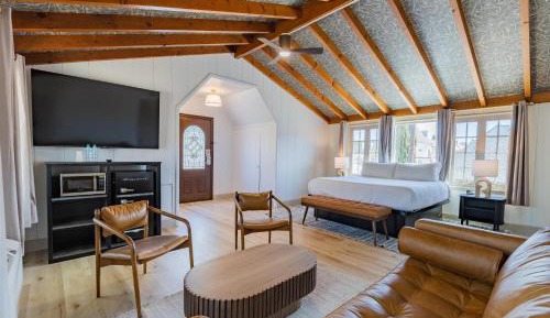 Solstice King Suite