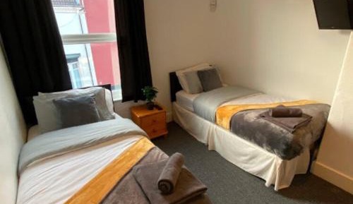 Standard Twin Room with Shared Bathroom
