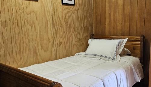 Single Room with Shared Bathroom