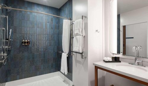 King Room with Roll-In Shower - Mobility Accessible