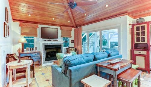 Four-Bedroom Holiday Home